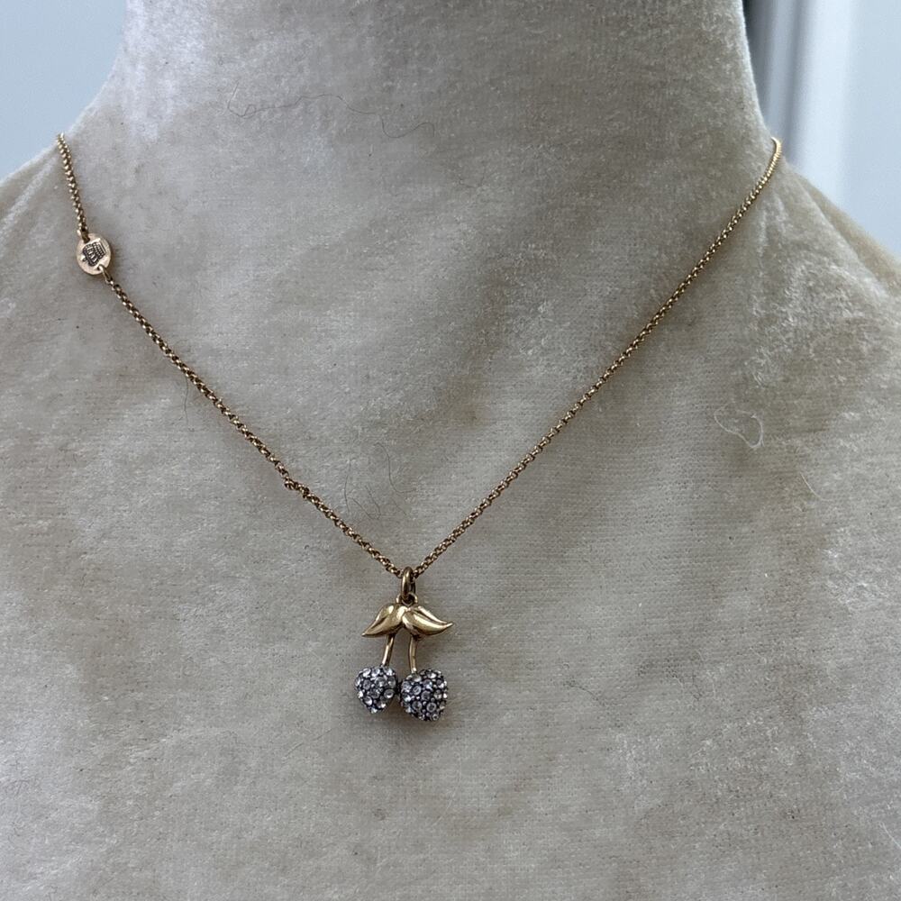 Vintage JUICY COUTURE Cherries Pendant Charm Necklace Gold Tone Y2K Jewelry - Picture 9 of 10